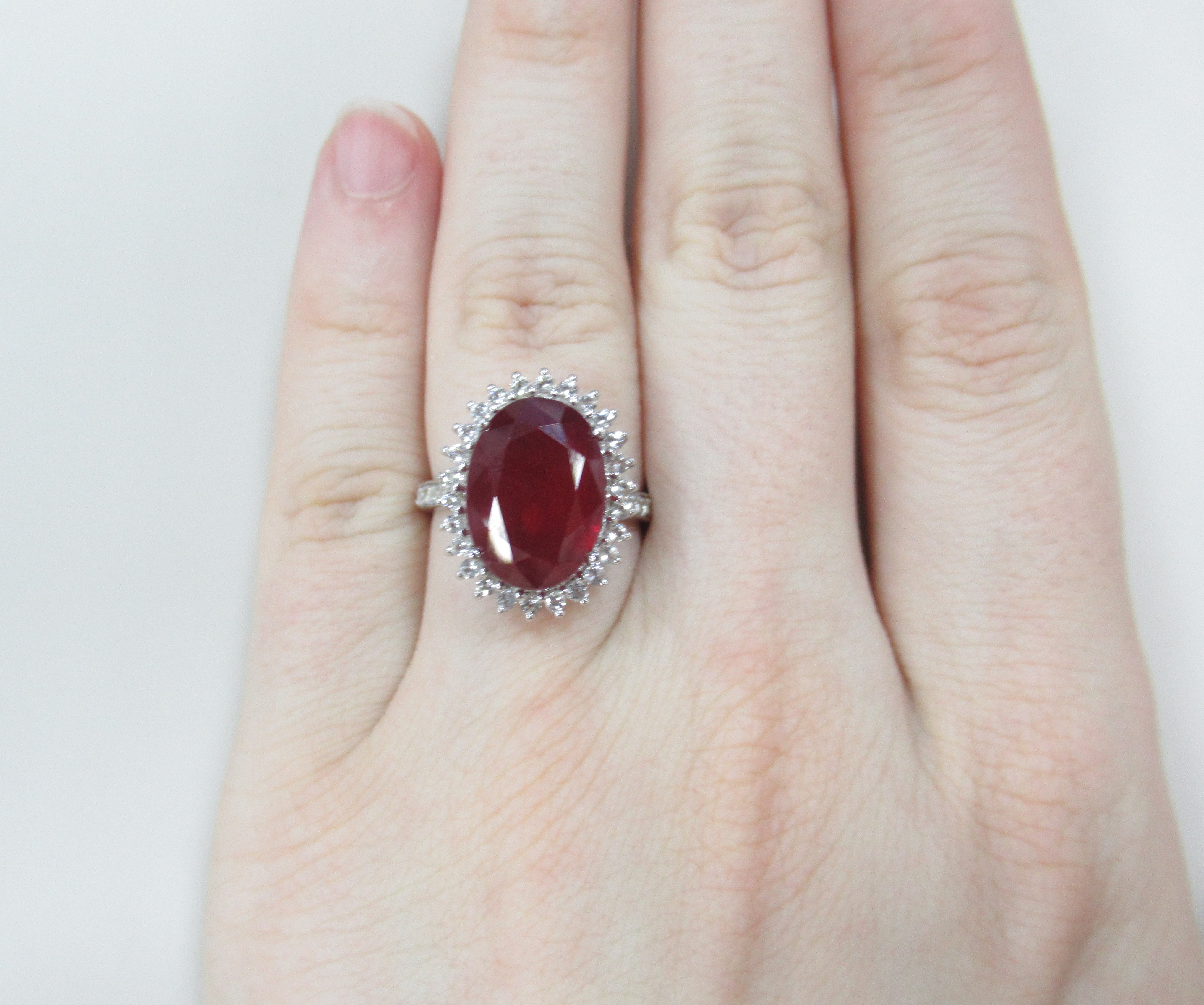 Серебряное кольцо с рубином